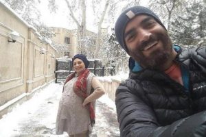 یکتا ناصر و منوچهر هادی در دوران بارداری در برف