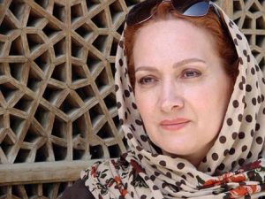 افسانه ناصری از بازیگران قد بلند سینمای ایران 