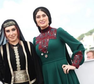 لباس سنتی سودابه بیضایی با رنگ سبز و نسیم ادبی با رنگ مشکی در جشنواره کن
