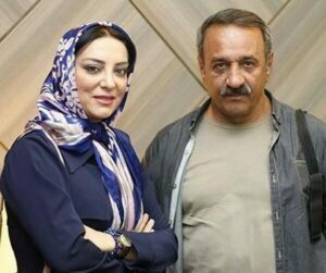 علي اوسيوند باپیراهن طوسی و همسرش حميرا رياضي