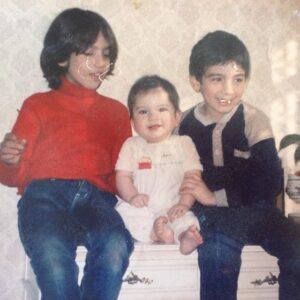متین ستوده و خواهر و برادرش در کودکی