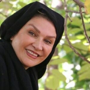 مینا نوروزی بازیگر 55 ساله با شال مشکی