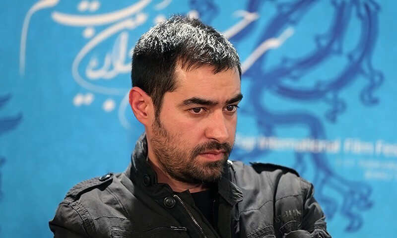 شهاب حسینی با کاپشن - شهاب حسینی بهترین بازیگر