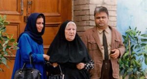 اکبر عبدی ، رقیه چهر آزاد و اکرم محمدی در فیلم مادر