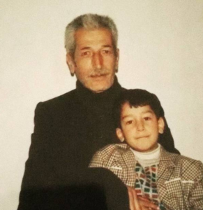 عکس کودکی بهرام افشاری در کنار پدرش