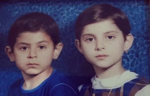 عکس کودکی سولماز غنی در کنار برادرش