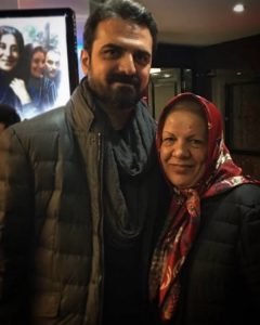 عکسی از علیرضا آرا و مادرش