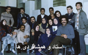 محمد عمرانی در کنار استاد و هم کلاسی هایش در رادیو