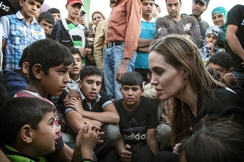 آنجلینا جولی در میان پناهندگان