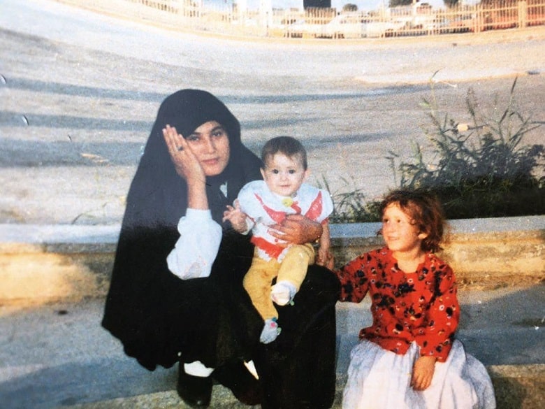 عکس زیرخاکی دیده نشده از کودکی فرشته حسینی و خواهرش