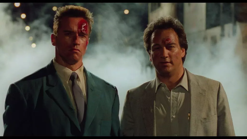 آرنولد شوارتزنگر در فیلم داغ سرخ